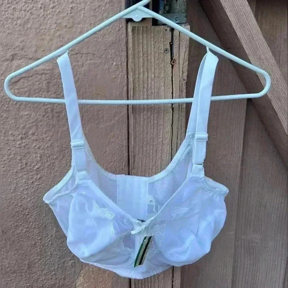 Vintage Bali Underwire Bra Made in US
Dead stock New With Tag - Picture 3 of 4